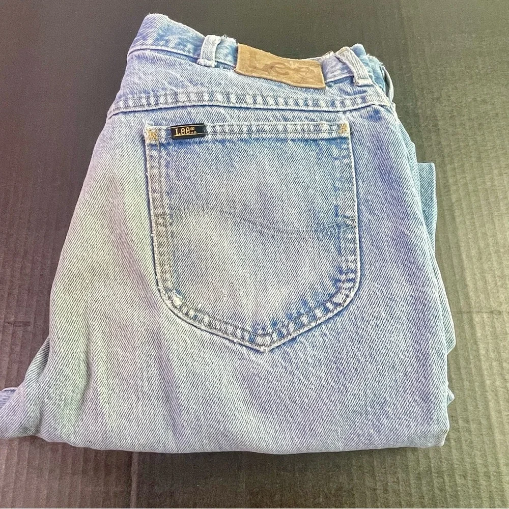 Lee Men's Relaxed Fit Light Blue Jeans - Picture 2 of 9